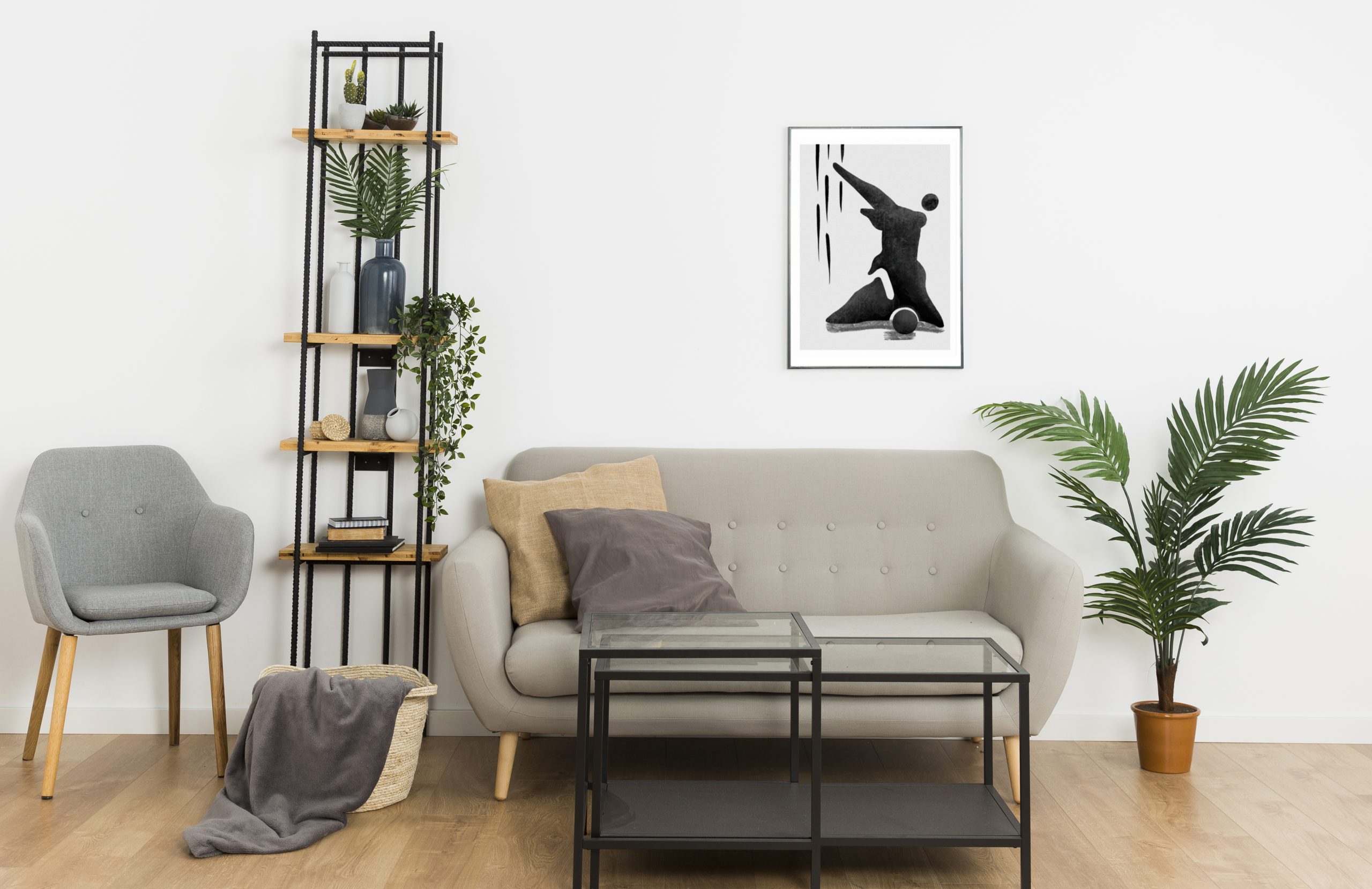 design-d-interieur-avec-cadres-photo-et-canape